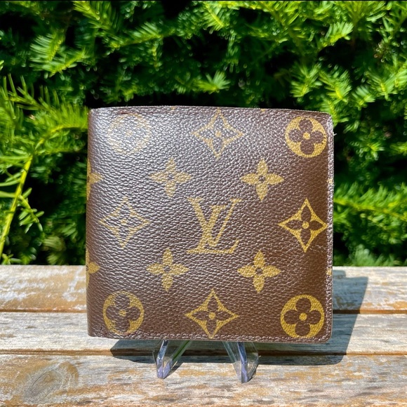 Louis Vuitton Brown and Gold Monogram Card Holder - Picture 1 of 9